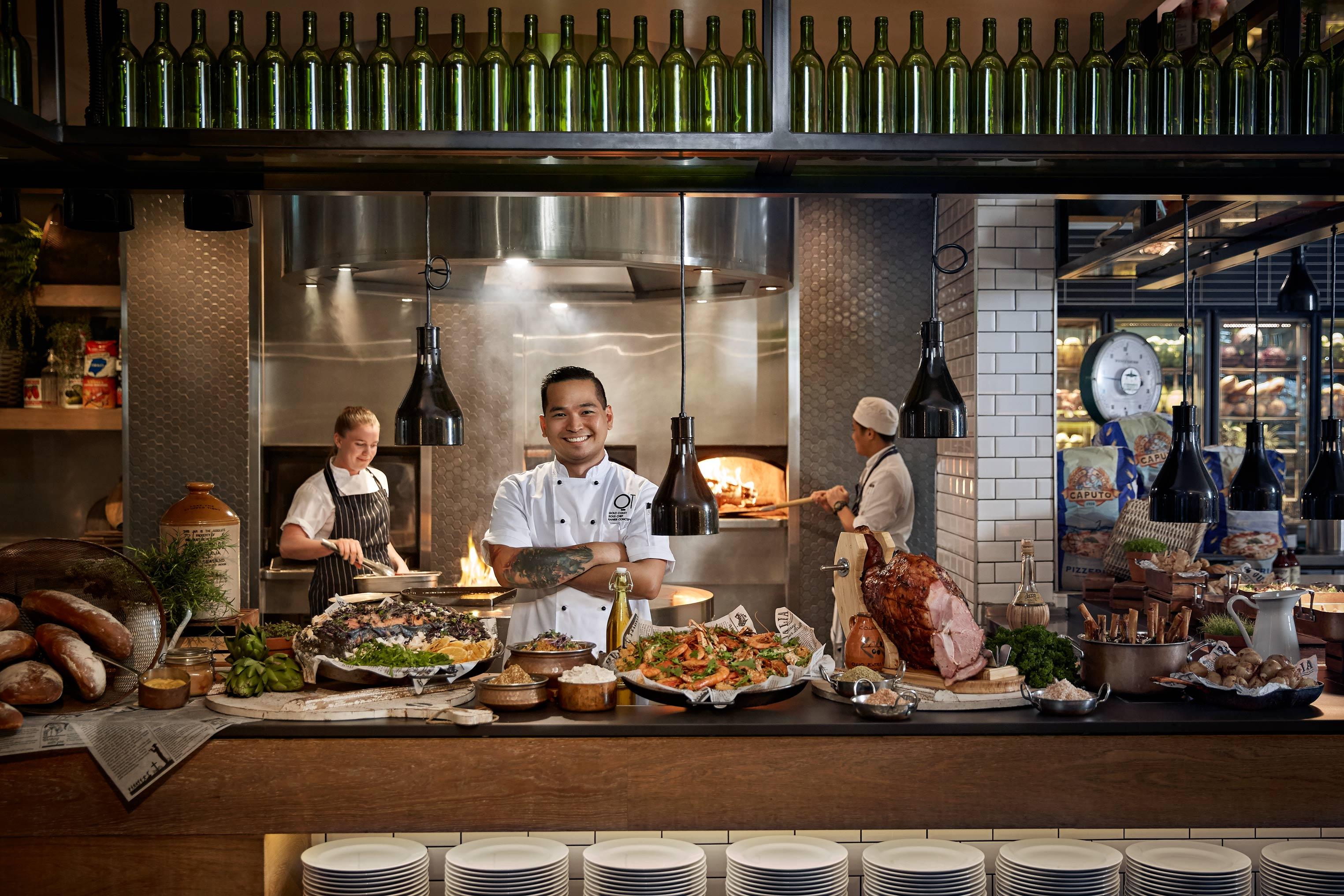 Hotel Qt Gold Coast Exteriér fotografie The kitchen at the restaurant