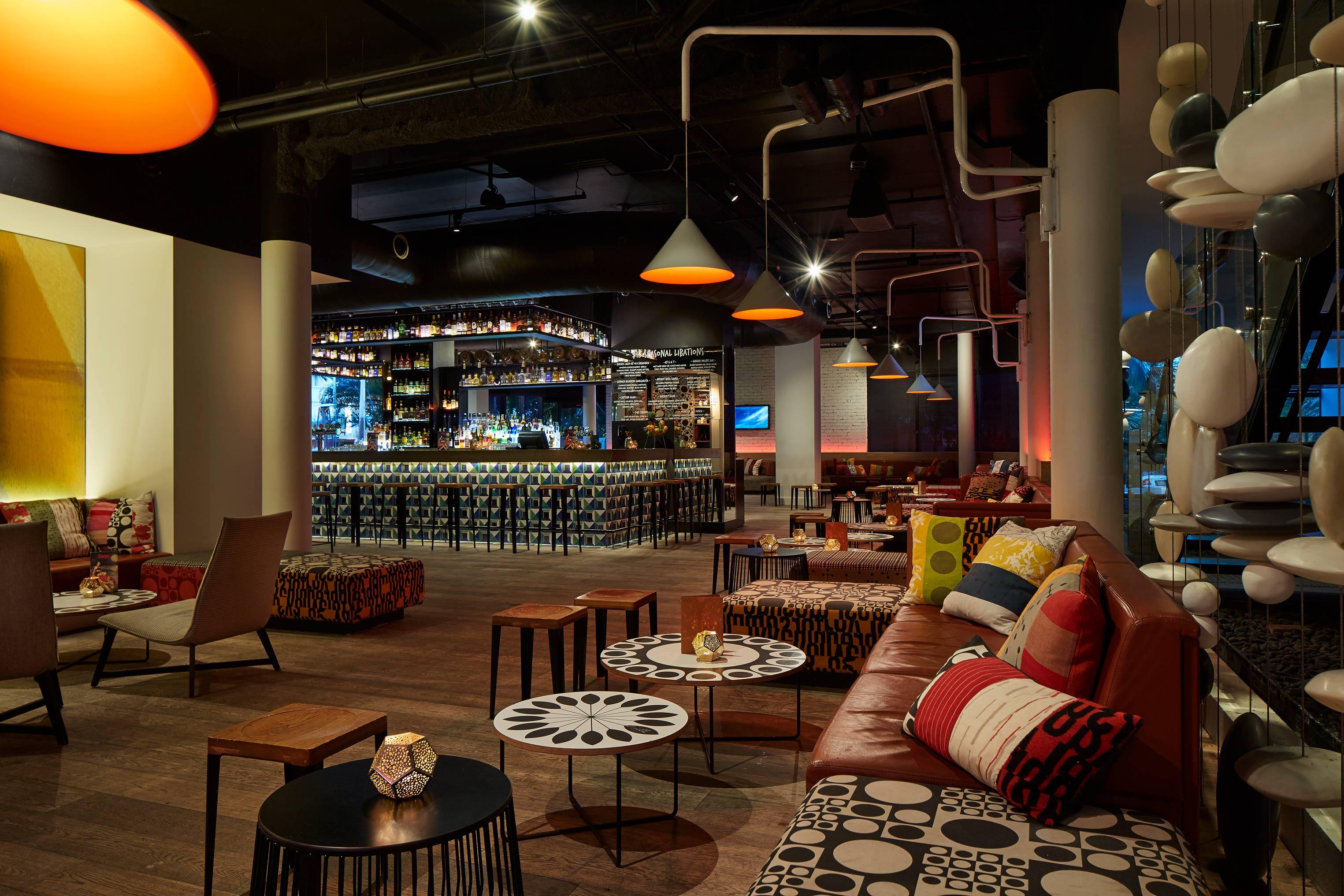 Hotel Qt Gold Coast Exteriér fotografie The bar at the Standard East Village